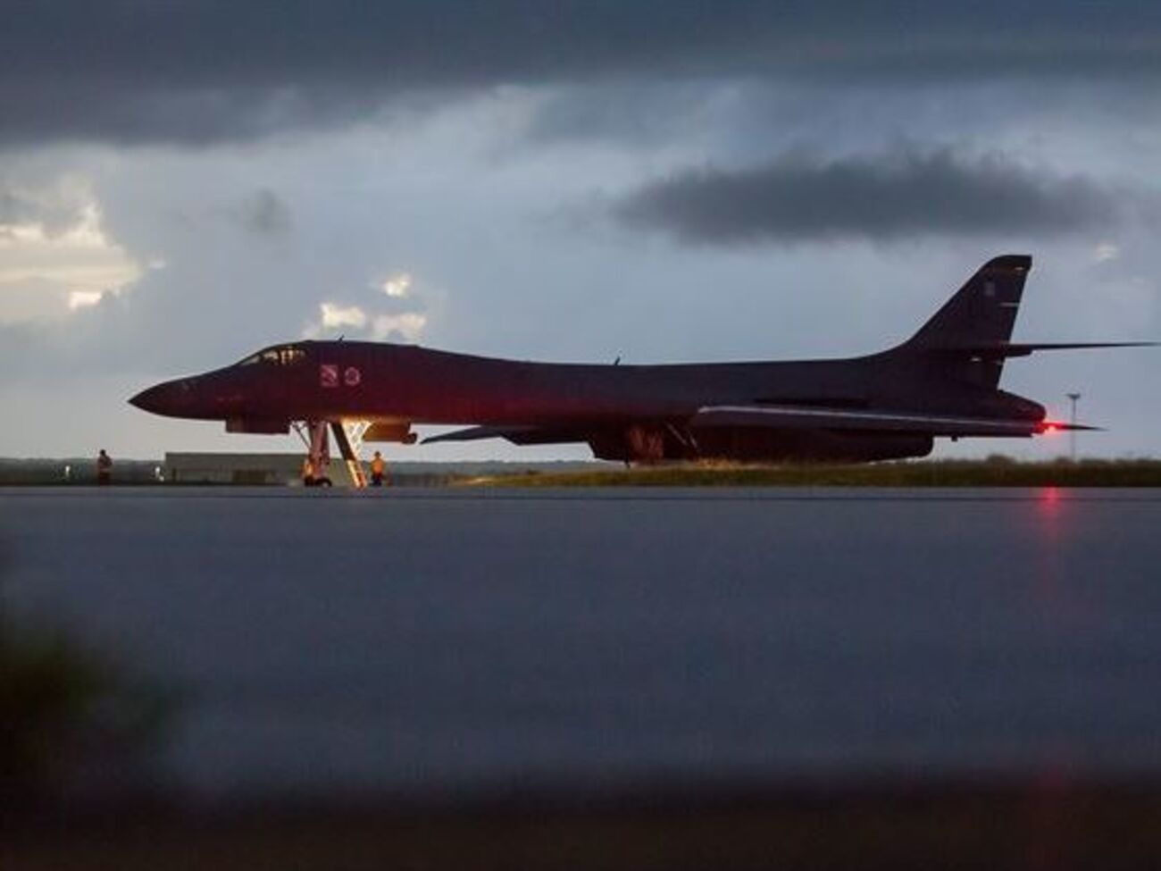 Бомбардувальники США B-1B Lancer і винищувачі вилетіли сьогодні з Гуама