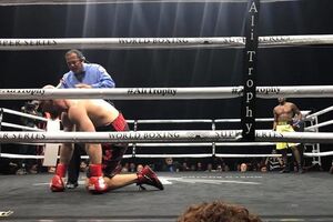 Бой закончился во втором раунде