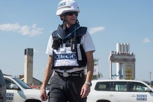 Спостерігачі також заявили, що бачили невідведене озброєння поблизу лінії зіткнення