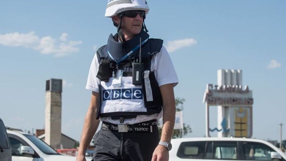 Спостерігачі також заявили, що бачили невідведене озброєння поблизу лінії зіткнення