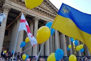 "Миру – мир, Путину – трибунал". У Санкт-Петербурзі протестували проти війни з Україною. Фоторепортаж