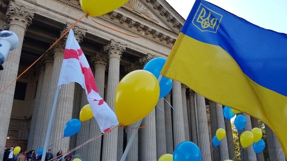 "Миру – мир, Путину – трибунал". У Санкт-Петербурзі протестували проти війни з Україною. Фоторепортаж