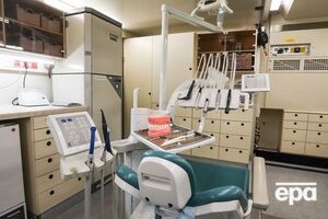 В Китае робот впервые имплантировал пациенту зубы