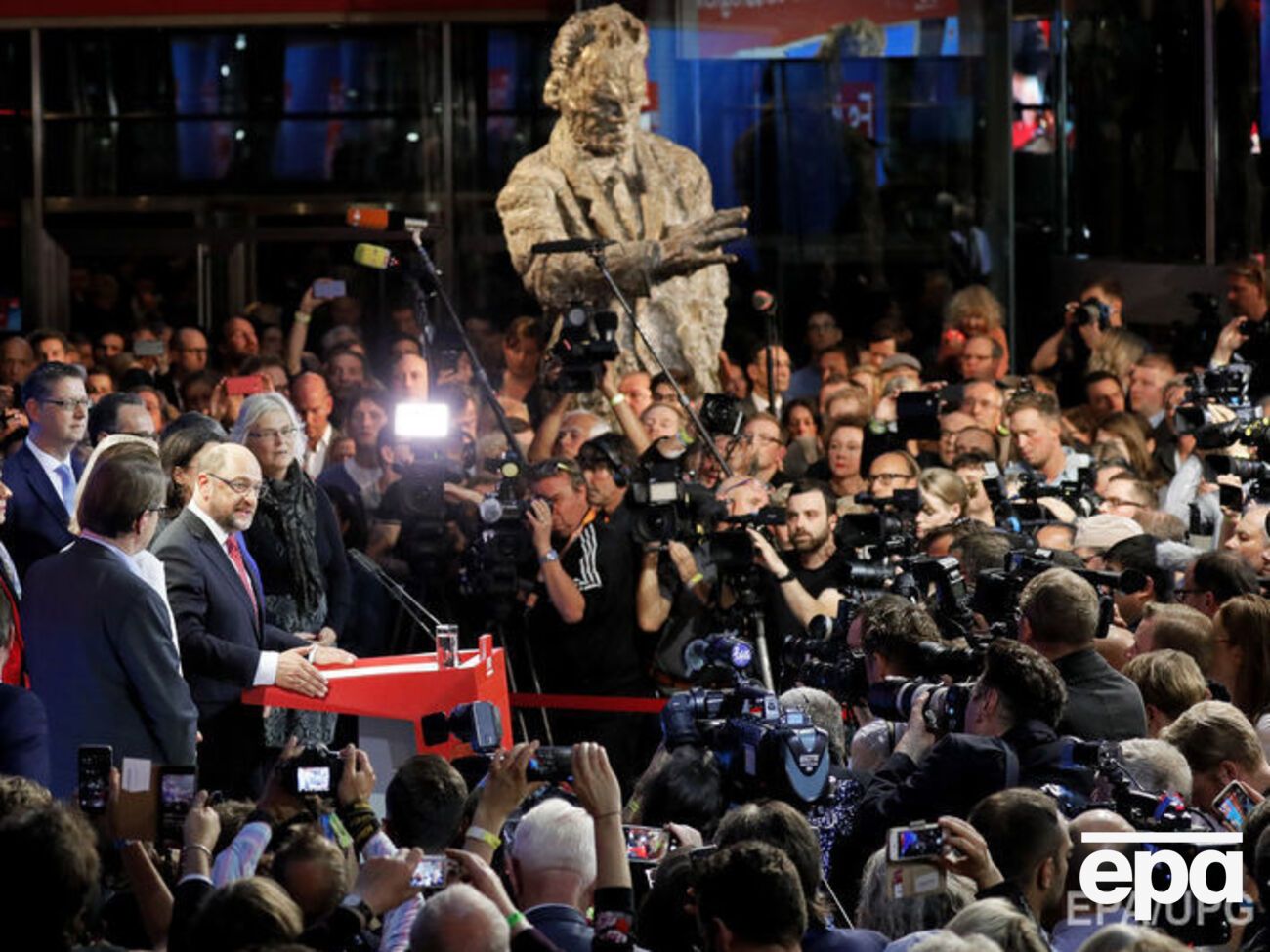 По данным экзит-полла, в Бундестаг прошло шесть партий