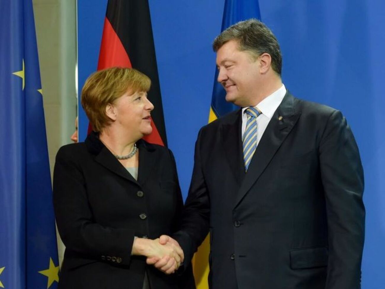 Порошенко поздравил Меркель с победой на выборах