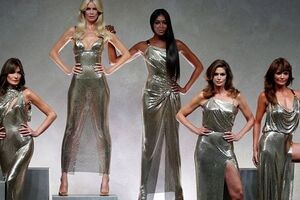 Звезды подиума почтили память Джанни Версаче