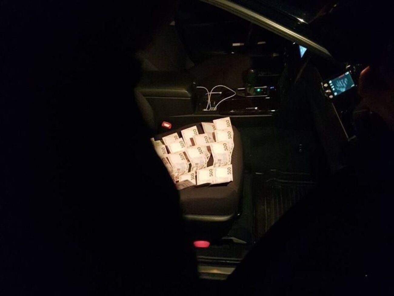 Кримінальне провадження проти чиновника міськради Дніпра відкрили за ст. 368 ККУ &ndash; "одержання хабара"