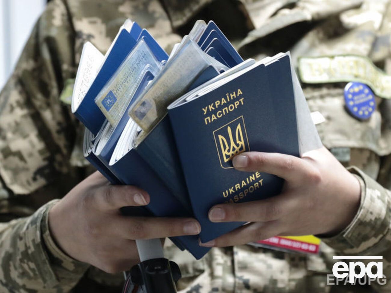 Щодня заявки на оформлення біометричних паспортів подає приблизно 20 тис. українців