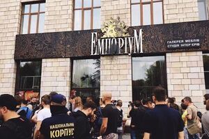 Граффити времен Евромайдана исчезли со стен "Эмпориума" 2 сентября
