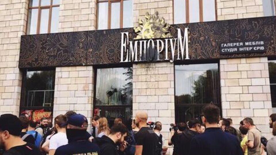 Граффити времен Евромайдана исчезли со стен "Эмпориума" 2 сентября