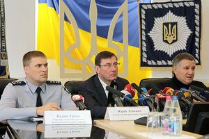 Перед обыском у Трояна Аваков и Луценко общались по телефону, пишет "Украинская правда"