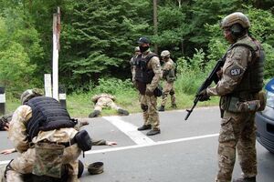Місцевих жителів закликали поставитися до навчань із розумінням