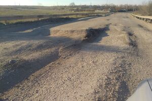 Савченко опублікувала фото зруйнованої дороги
