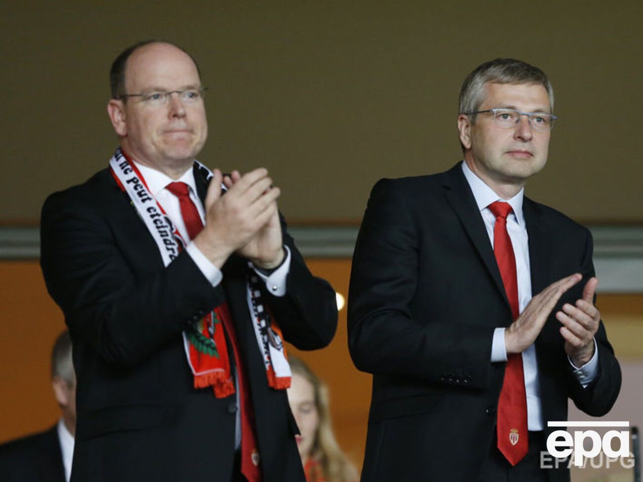 Князь Альбер (ліворуч) і Риболовлєв на матчі ФК "Монако"