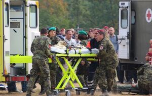 Троє людей постраждало внаслідок падіння парашутиста в натовп