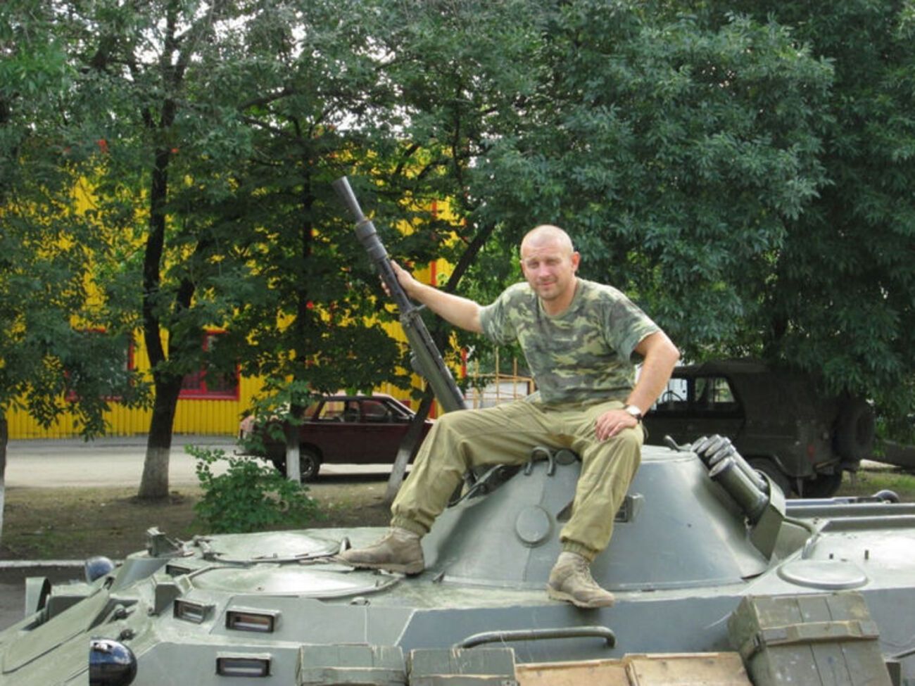 Хабаров позировал с оружием на Донбассе