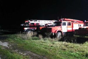 Почти 700 человек борются с пожаром на складах в Винницкой области