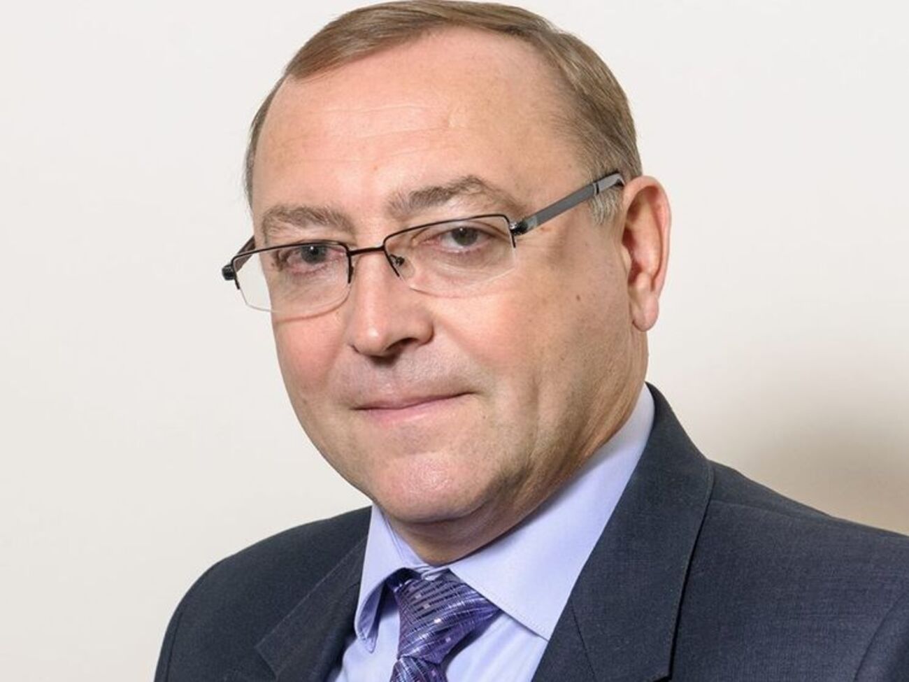 Коровий: Сейчас принимаются меры, связанные с развертыванием четырех танков, которые будут входить в зону, охваченную самым сильным огнем