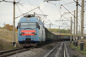 Из-за взрывов на складах боеприпасов эвакуировали персонал шести станций и одного разъезда