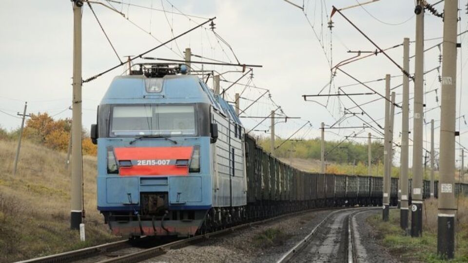 Через вибухи на складах боєприпасів евакуювали персонал шести станцій та одного роз'їзду