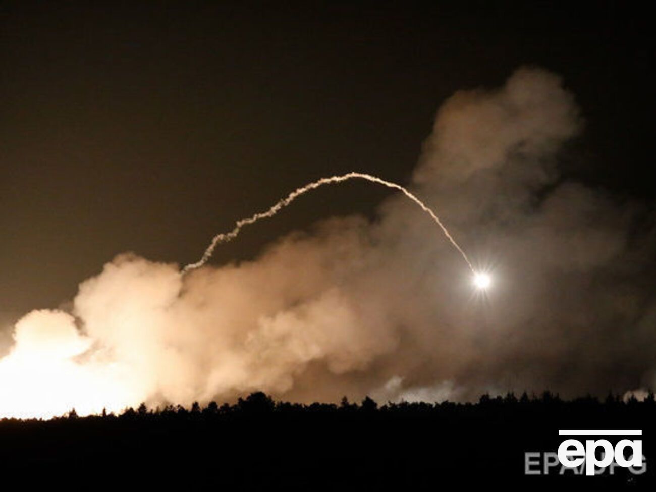 Повітряний простір закрили через розриви снарядів