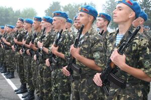 Громадян просять повідомляти про підозрілих осіб поряд із військовими об'єктами