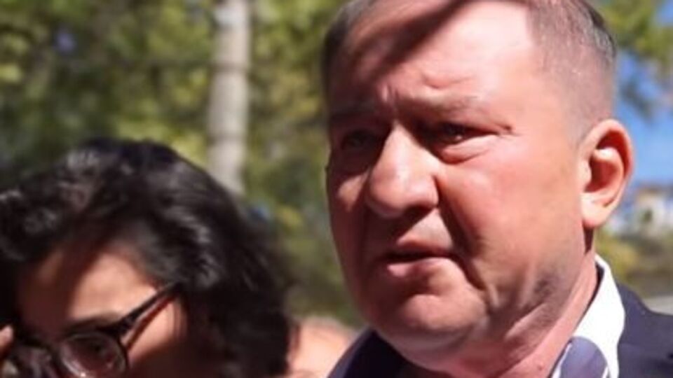 Умерова біля суду чекали прибічники