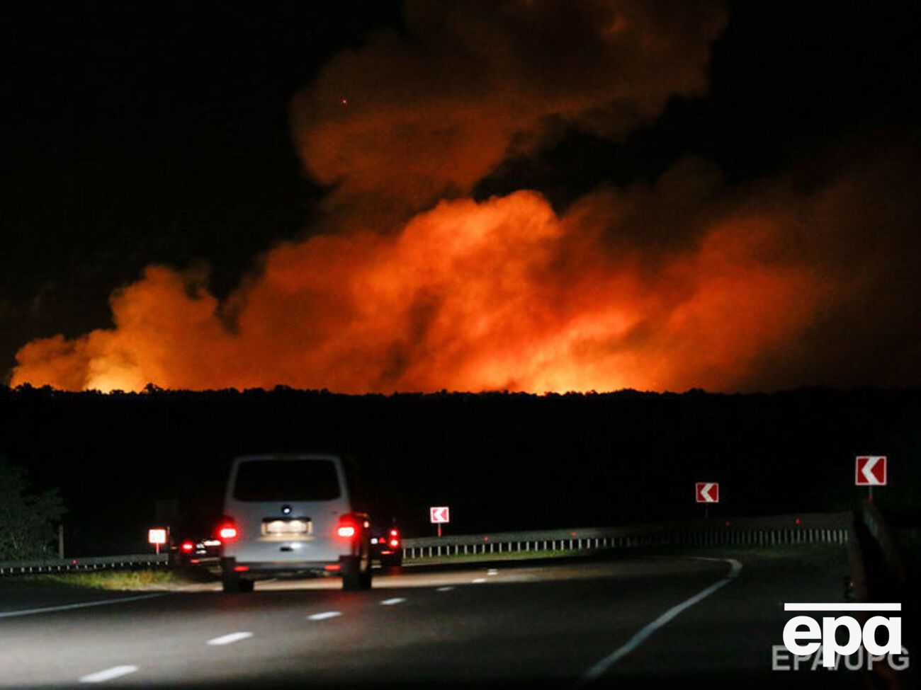 Два источника сообщают, что перед началом пожара был слышен гул беспилотника