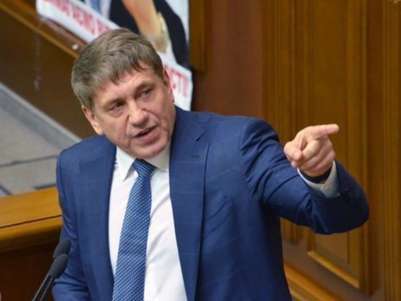 Колегія суддів уважає, що накладення арешту на майно Насалика було передчасним