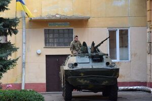 Усилена охрана мест расположения арсеналов, баз хранения вооружения и боеприпасов