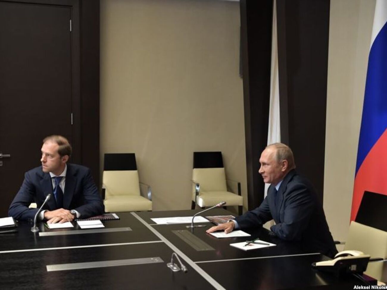 Путин в режиме телемоста дал команду уничтожить последний химический боеприпас