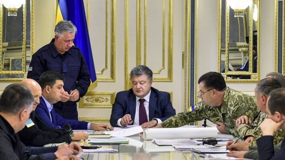 Порошенко вимагає від керівників силових відомств притягнути до відповідальності винних у подіях у Калинівці Вінницької області