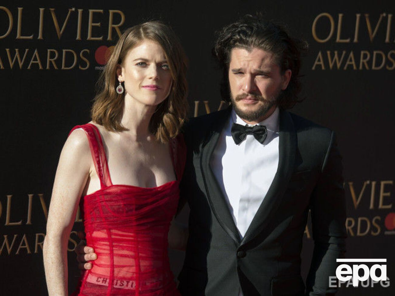 Харингтон и Лесли впервые появились на публике в качестве пары на прошлогоднем вручении премии Лоуренса Оливье