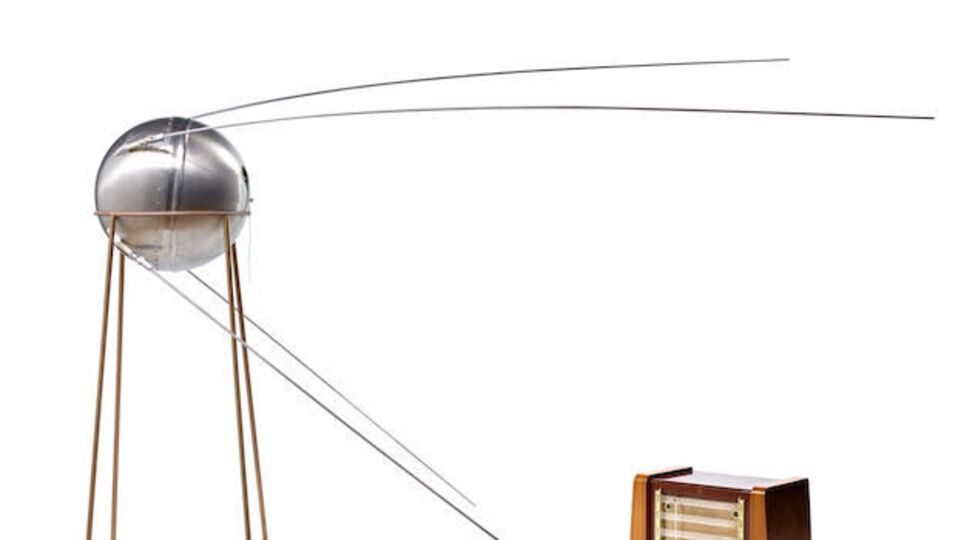 Перший штучний супутник Землі було запущено на орбіту 4 жовтня 1957 року