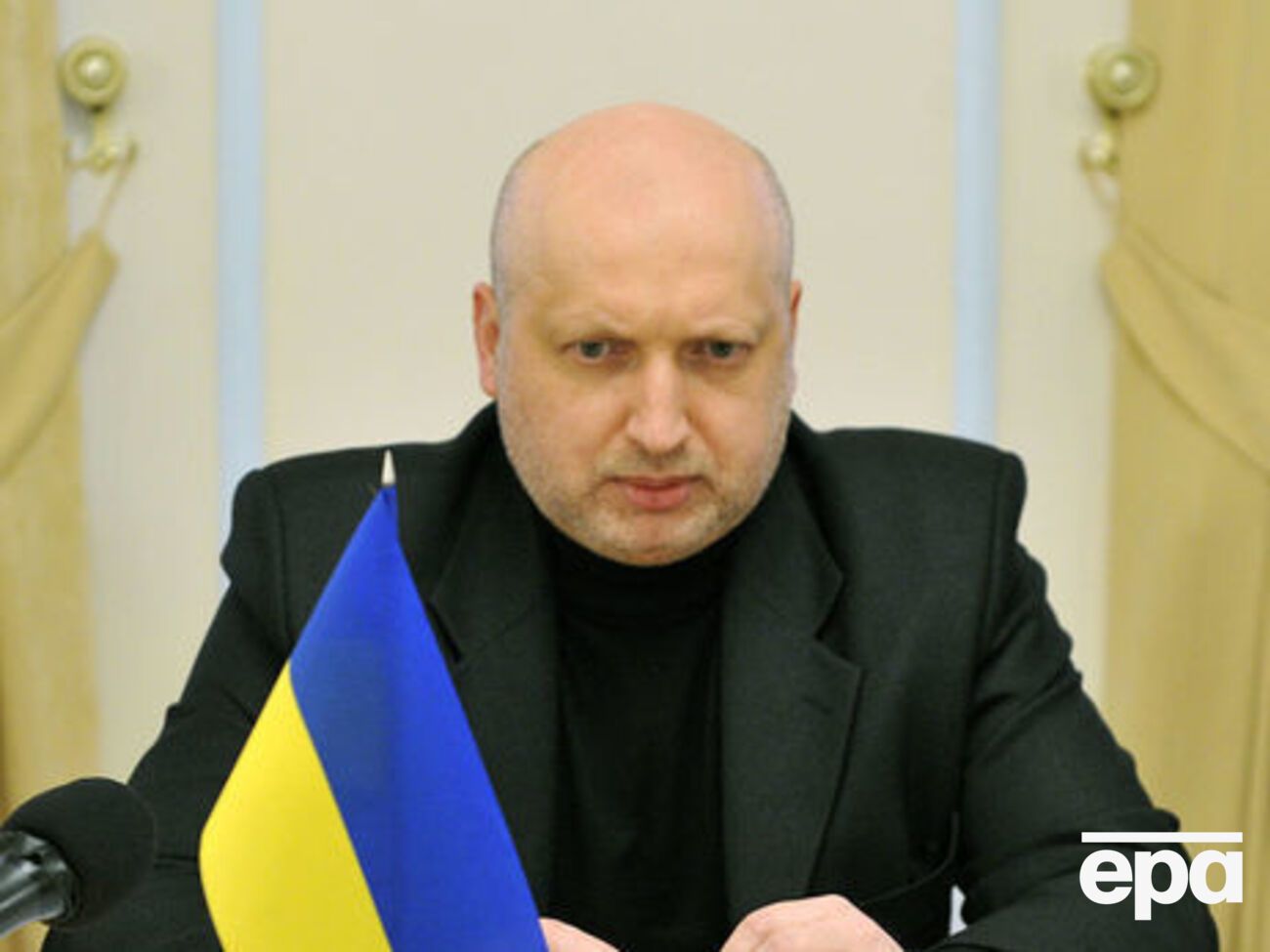 Турчинов заверил, что Украина соблюдает свои международные обязательства