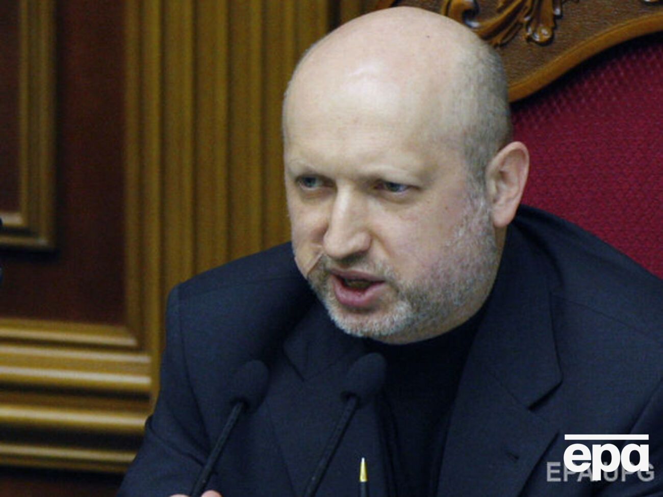 Турчинов требует отставки Муженко