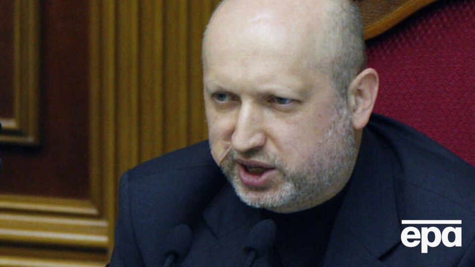 Турчинов требует отставки Муженко