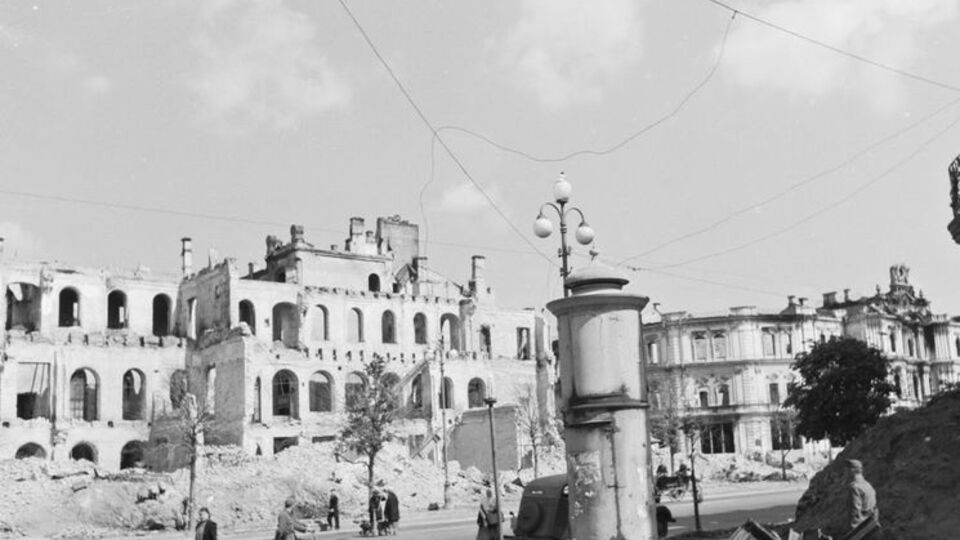 Хорошунова: Ничего не рвут, нигде не стреляют, и, главное, никаких вестей с фронта. И люди расценивают эту тишину как зловещее начало каких-то страшных событий