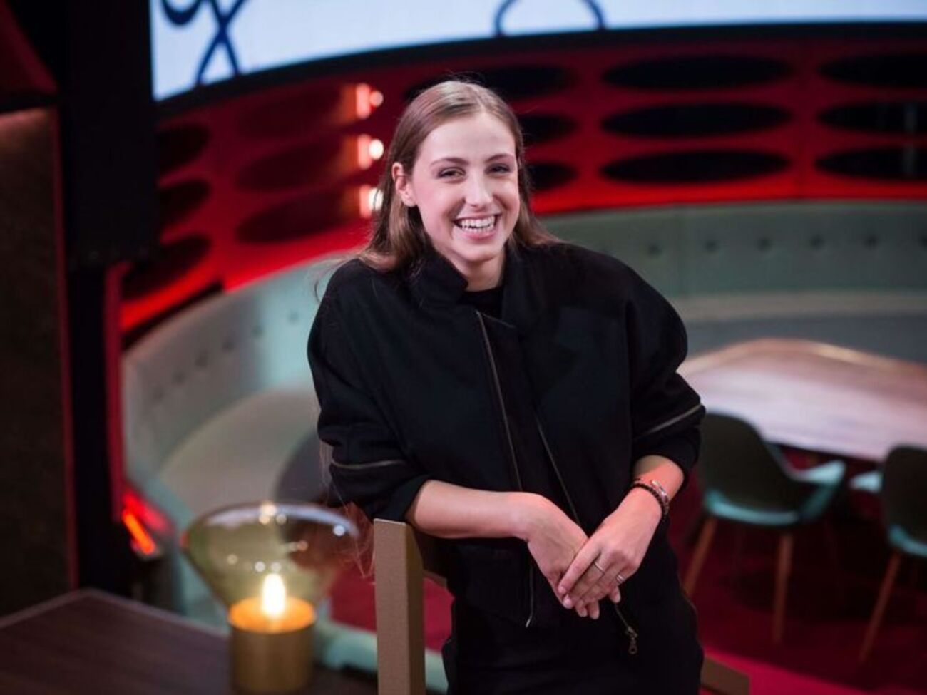 На нацотборе певица&nbsp;исполнила английскую версию песни Amar Pelos Dois (Love For Both), победившей в Португалии на "Евровидении 2017"