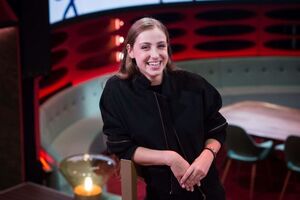 На нацотборе певица исполнила английскую версию песни Amar Pelos Dois (Love For Both), победившей в Португалии на "Евровидении 2017"