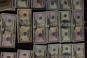 Чиновник вимагав $6,5 тис. за затягування виконання судового рішення щодо стягнення грошей із боржників, повідомили у СБУ