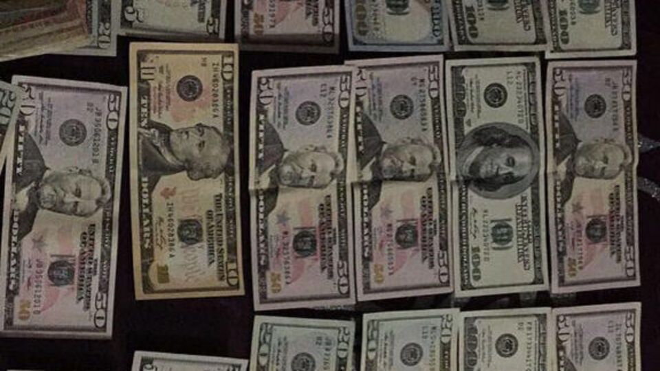 Чиновник вимагав $6,5 тис. за затягування виконання судового рішення щодо стягнення грошей із боржників, повідомили у СБУ