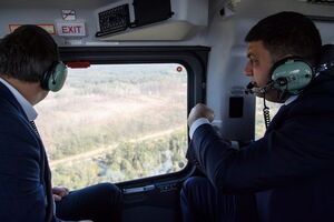 Гройсман и Чечеткин совершили облет района военных складов в Калиновке. Фоторепортаж