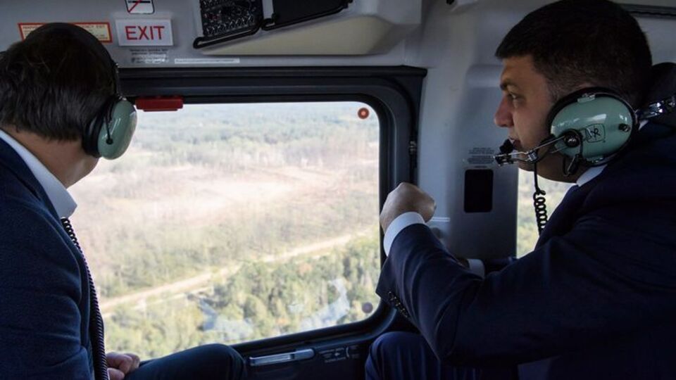 Гройсман и Чечеткин совершили облет района военных складов в Калиновке. Фоторепортаж