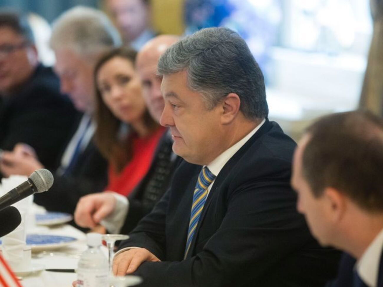 Порошенко призвал власти Закарпатья бороться с незаконной вырубкой леса