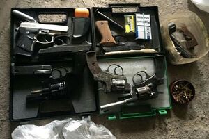 Во время обысков правоохранители изъяли 28 единиц огнестрельного оружия и более 700 патронов