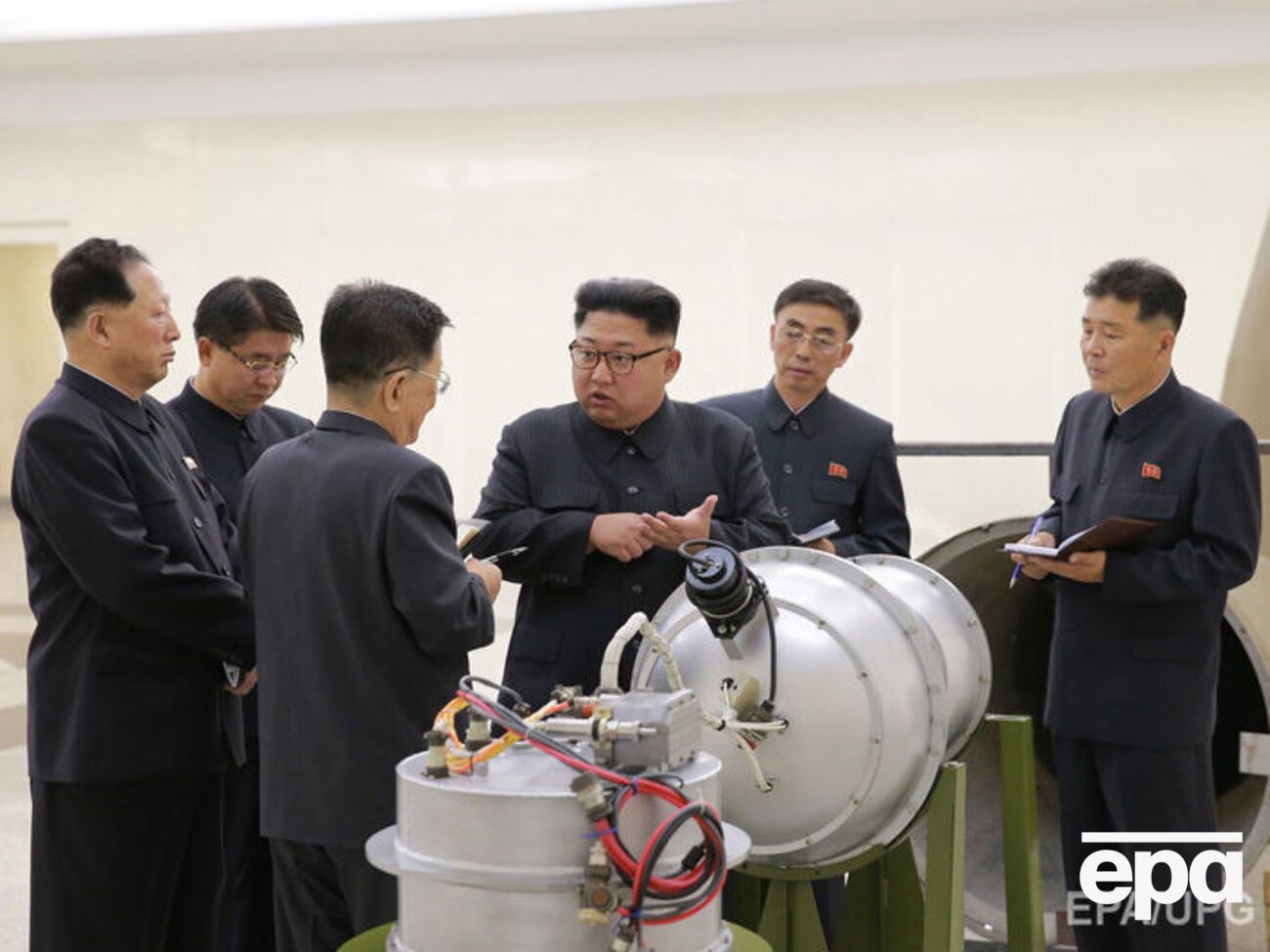 Кім Чен Ин оглянув водневу бомбу, яку створили в Інституті ядерної зброї