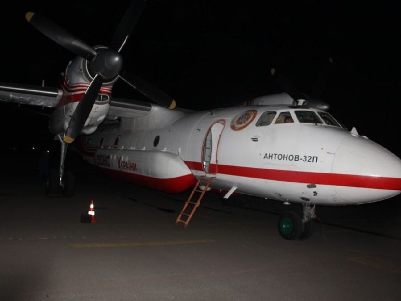 Самолет Ан-32П помогал тушить пожары в Грузии