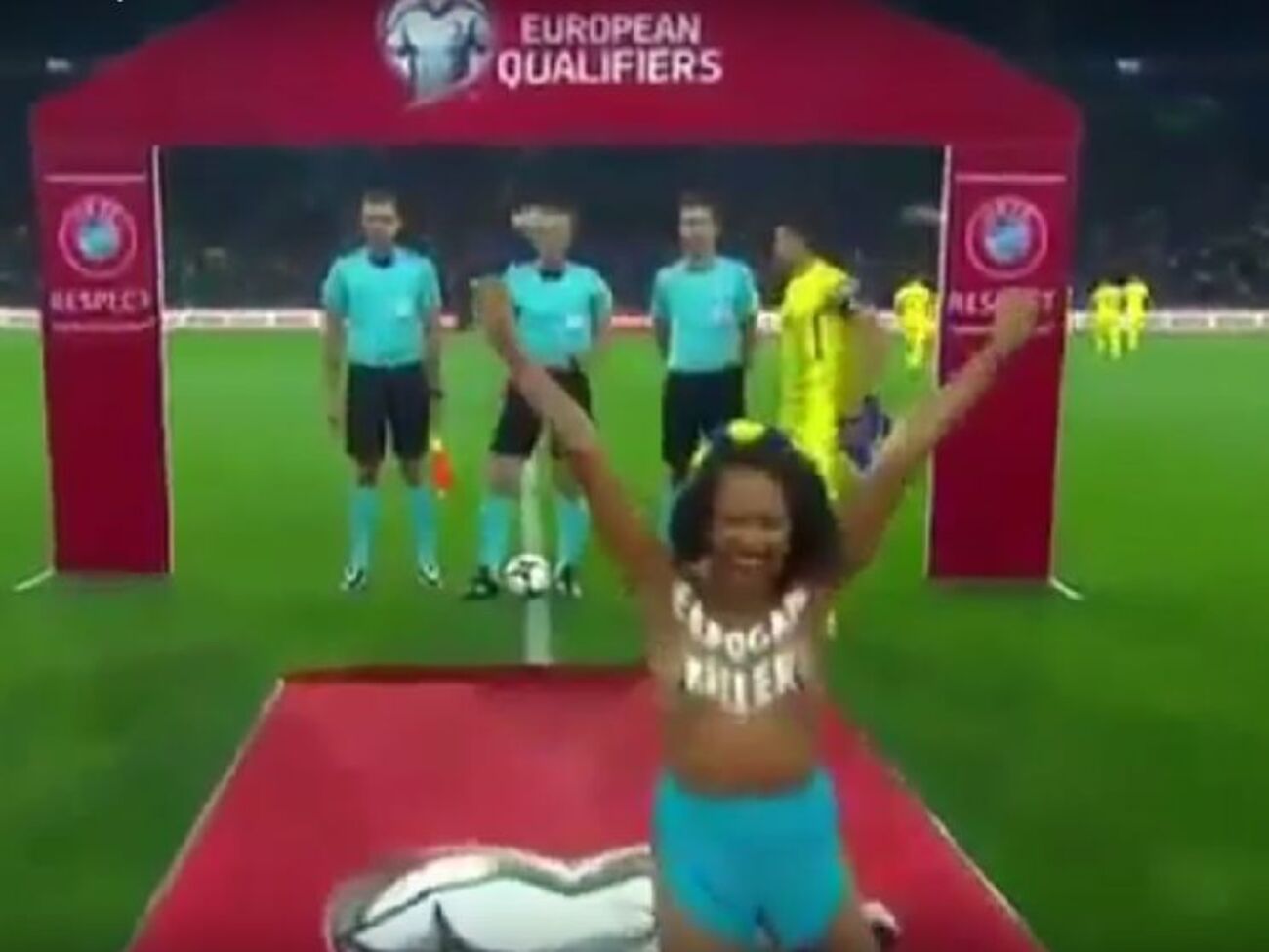 Диаш появилась перед арбитрами матча