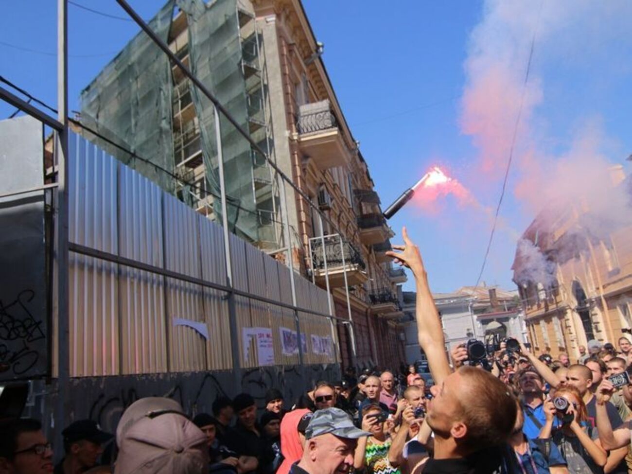 Во время акции протеста пострадало три человека
